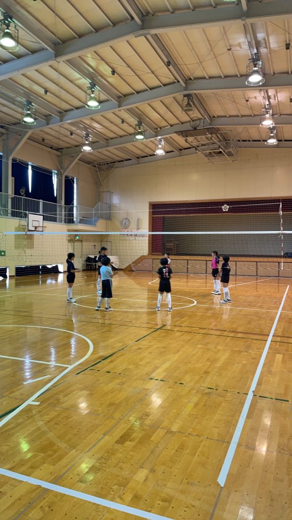 今日は青梅市の霞台小学校で練習！青梅市の小学生女子（ジュニア）バレーボールチーム青梅ミッキーズ