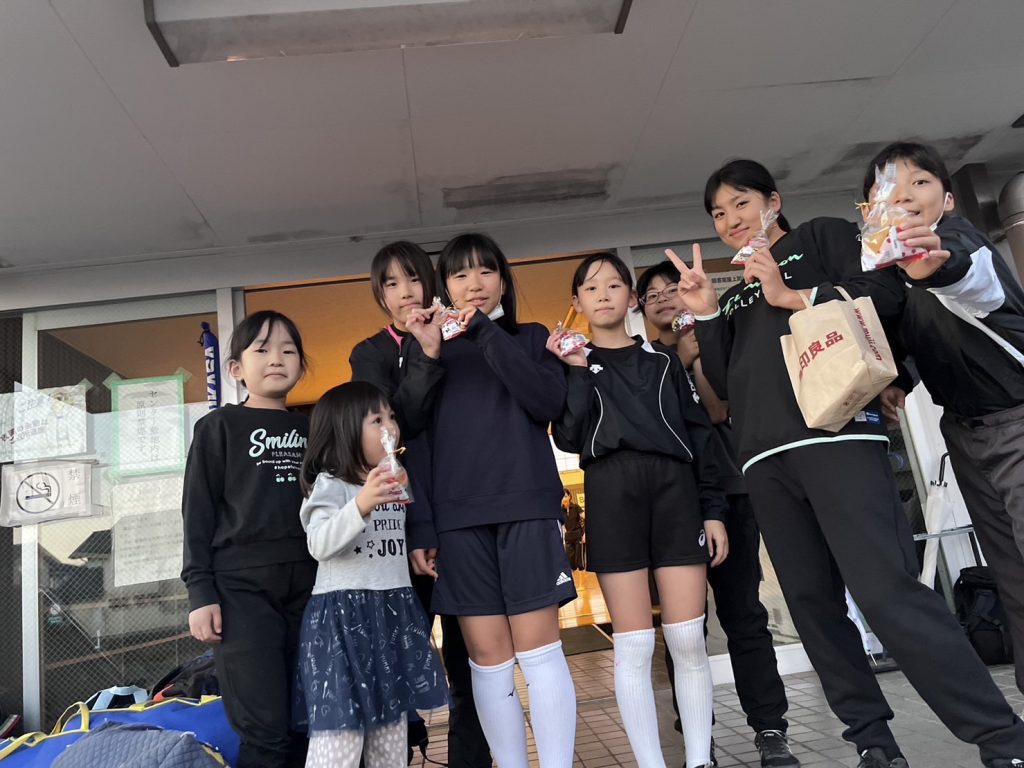 キャプテンからプレゼント！青梅市の小学生女子（ジュニア）バレーボールクラブ青梅ミッキーズ