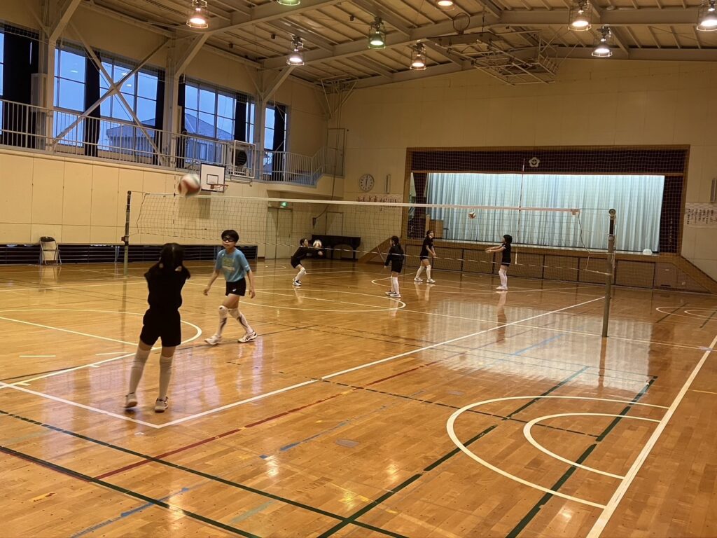 今日は午後から強い雨が降ってます！青梅市の小学生女子（ジュニア）バレーボールクラブ青梅ミッキーズ