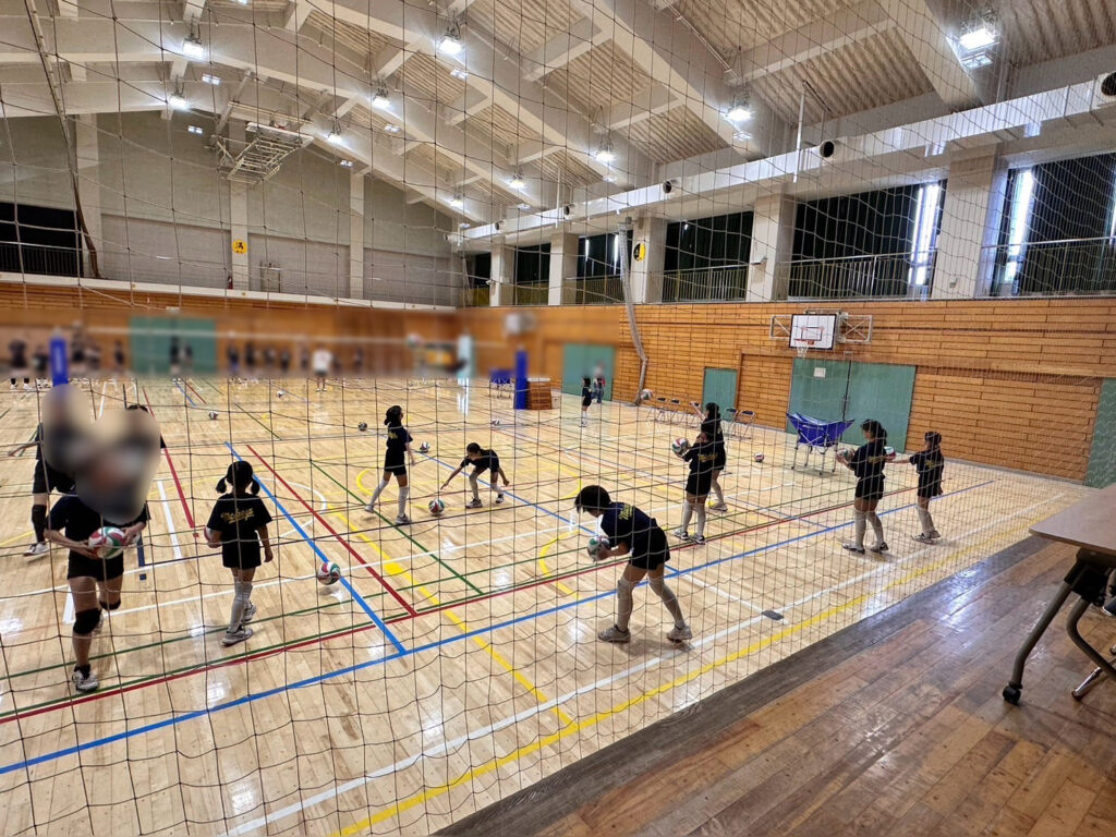 富士見小にて練習試合です‼️青梅市の小学生女子（ジュニア）バレーボールクラブ青梅ミッキーズ