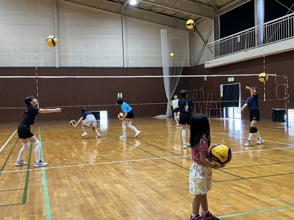 めちゃくちゃムシムシ、東青梅センターにて！青梅市の小学生女子（ジュニア）バレーボールクラブ青梅ミッキーズ