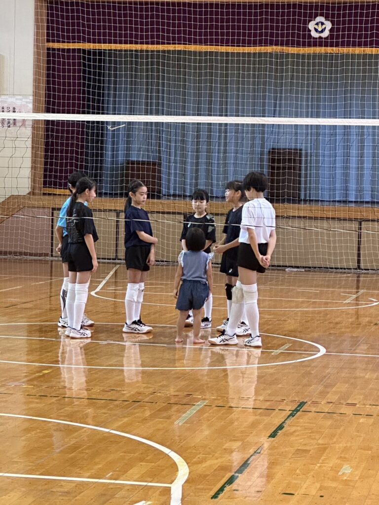 今日も元気に練習開始です‼️青梅市の小学生女子（ジュニア）バレーボールクラブ青梅ミッキーズ