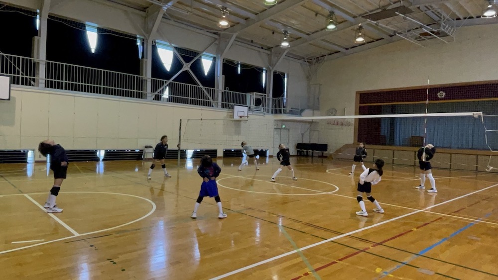 霞台小にて練習開始です🏐青梅市の小学生女子（ジュニア）バレーボールクラブ青梅ミッキーズ